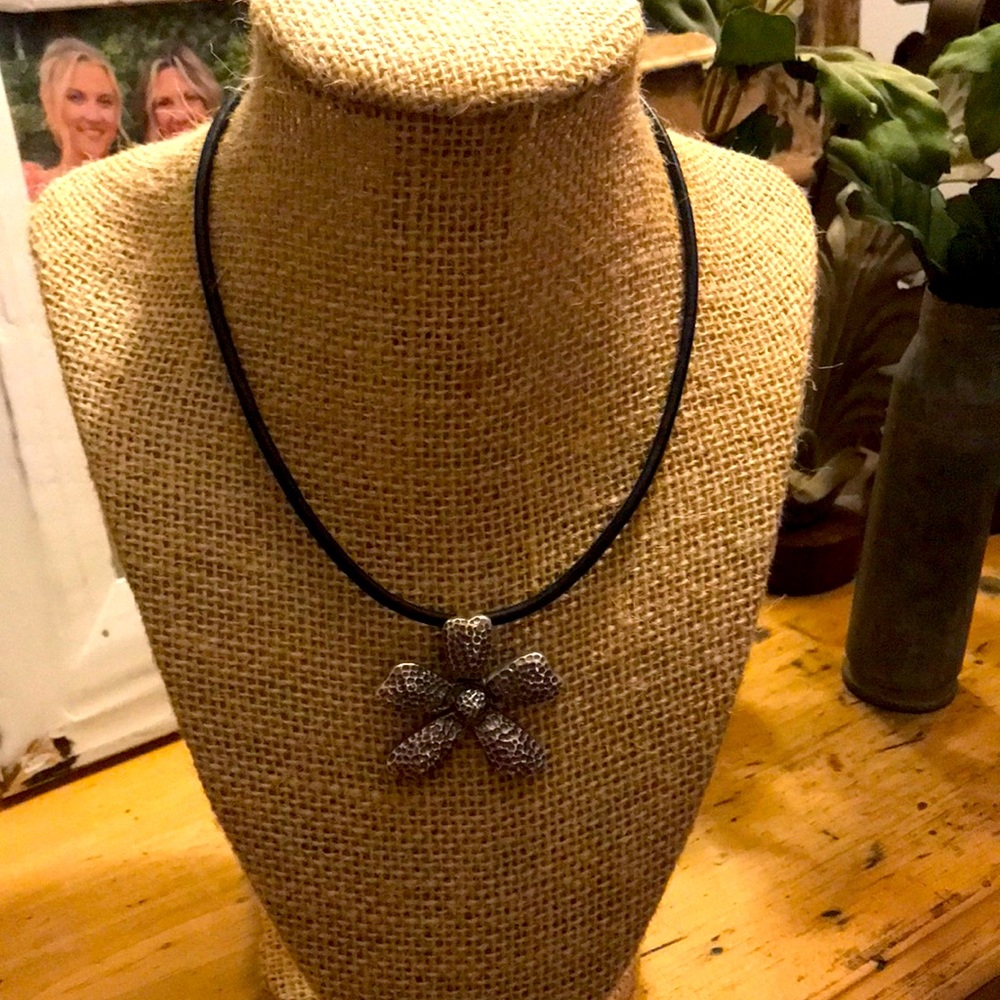 Silpada Silver Daisy pendant.